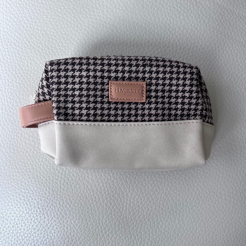 Hackett x Turkish airlines // amenity kit // cosmetic bag // toiletry bag
